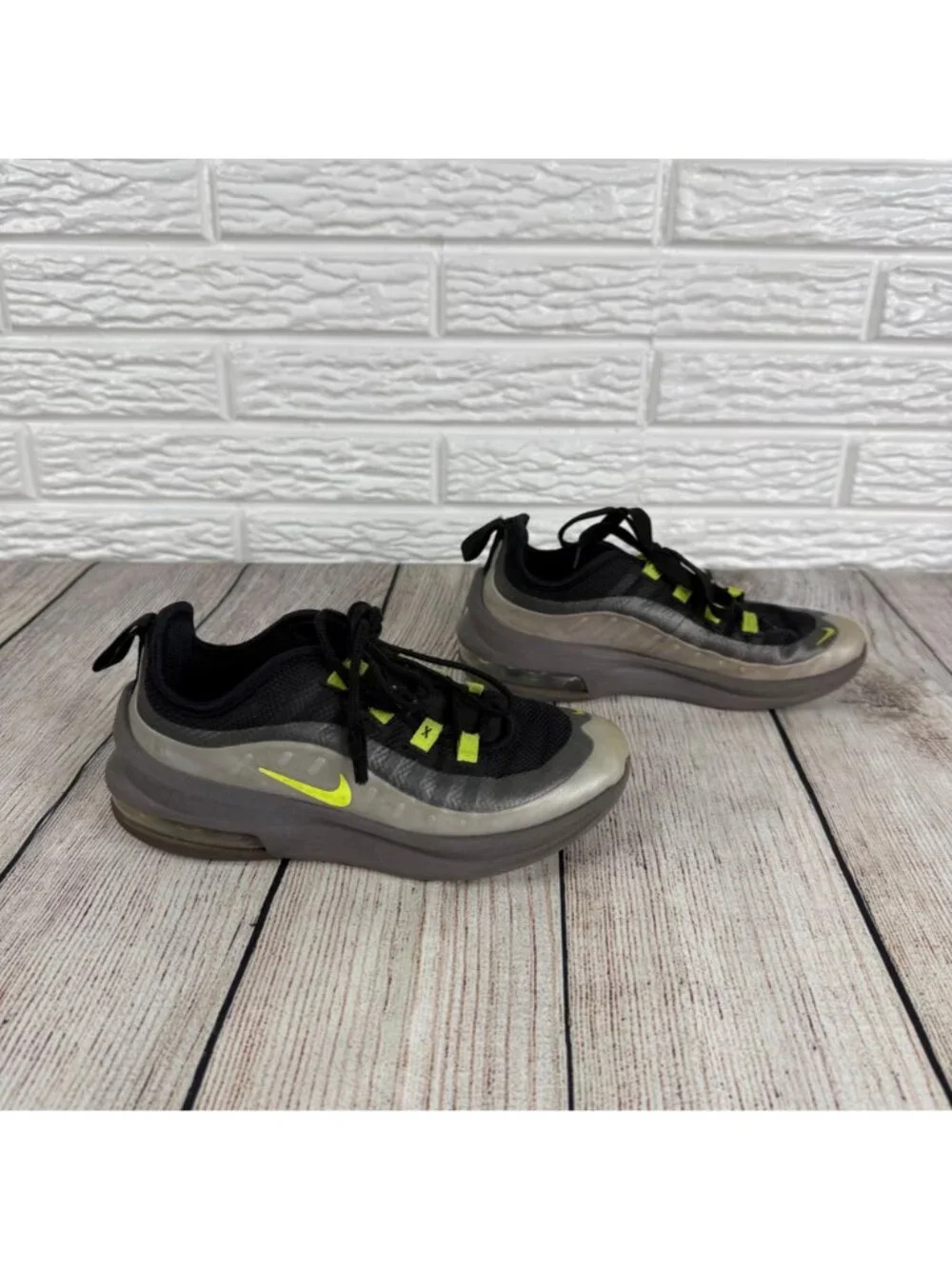 Nike Air Max Axis Boys Sneakers Youth Size 1Y